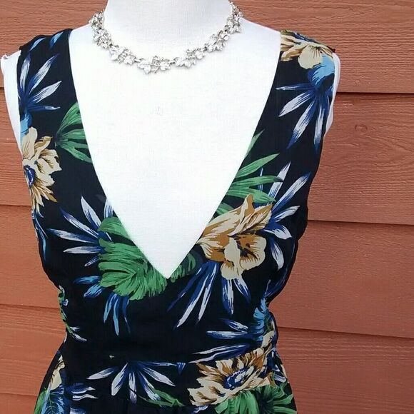 Sapphyra Dress  - Picture 2 of 8